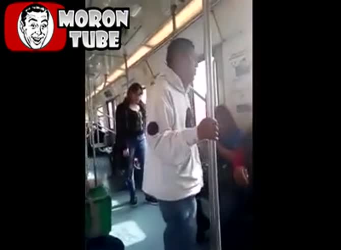 Video :A man who harasses women on the metro is expelled
